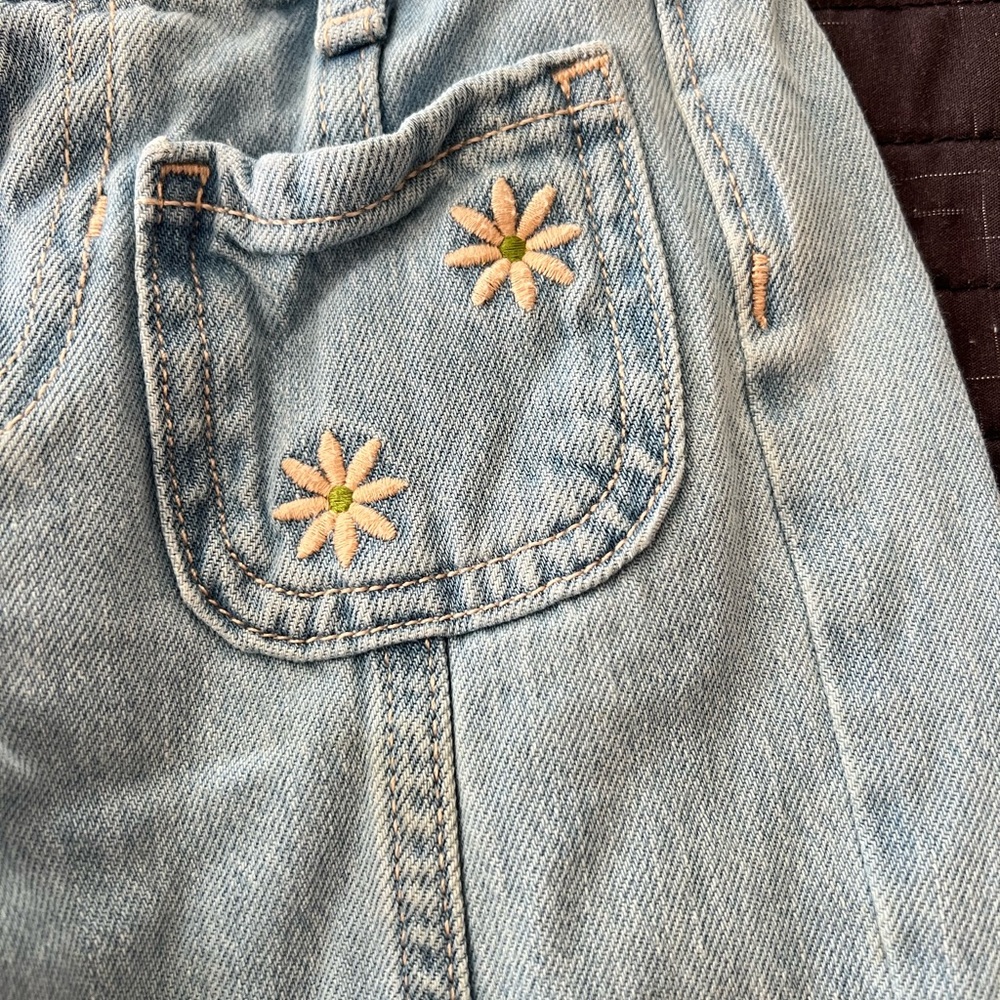 Old Navy Toddler Wide Legged Jeans with Floral Embroidery size 3T - Picture 2 of 6